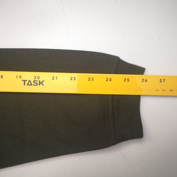 NWT Van Heusen Men's Size Large Green Beret 2 Button Closure Long Sleeves Polo - Picture 2 of 11